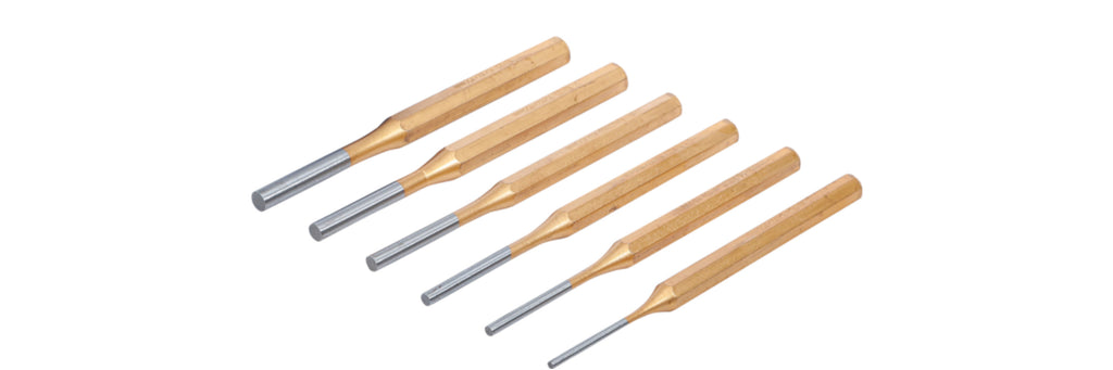 sechs-splintentreiber-nebeneinander-aufgereiht-mit-goldigem-schaft-und-metallener-spitze